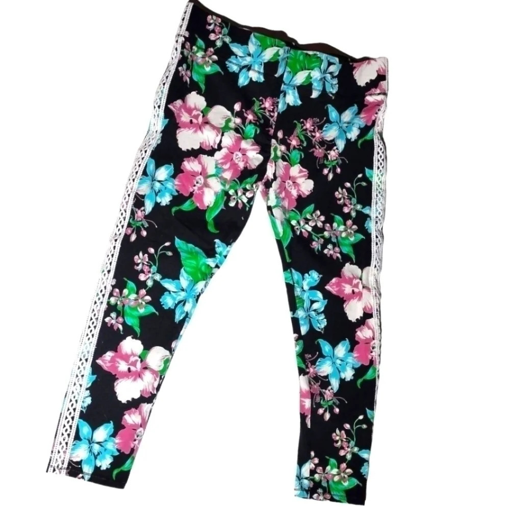 MIXIT Floral pants. Size Medium.  C35​​​​​